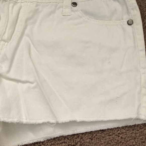 BKE Casuals Lacey White Lace Jean Shorts 25 - Picture 4 of 5